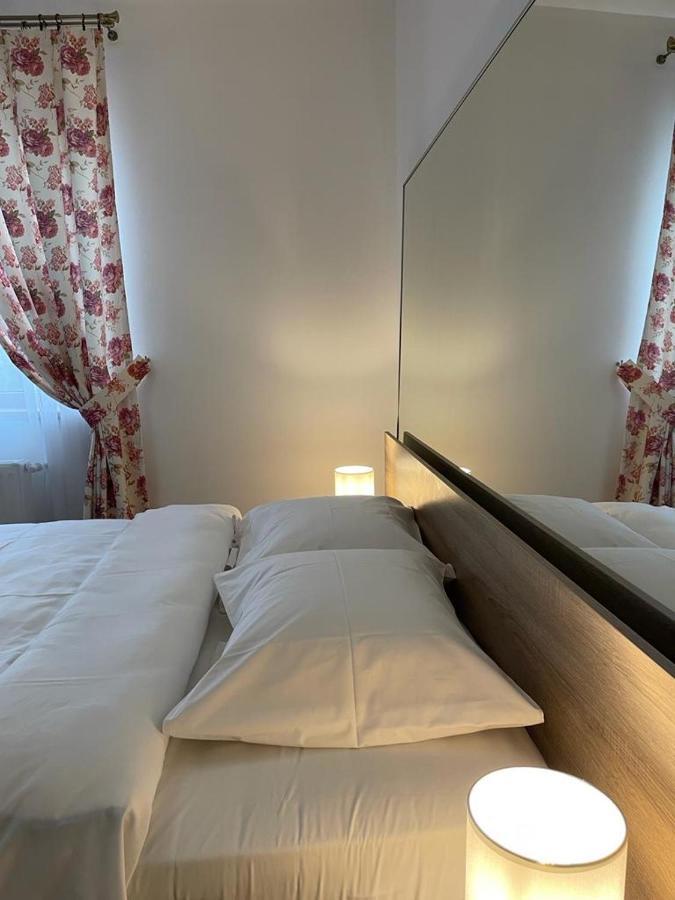 O Sole Mio Aparthotel Bukarest Exteriör bild